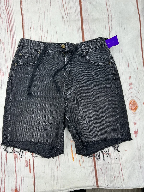 Shorts By Urban Outfitters In Black, Size: S Monochromatic Office Style
