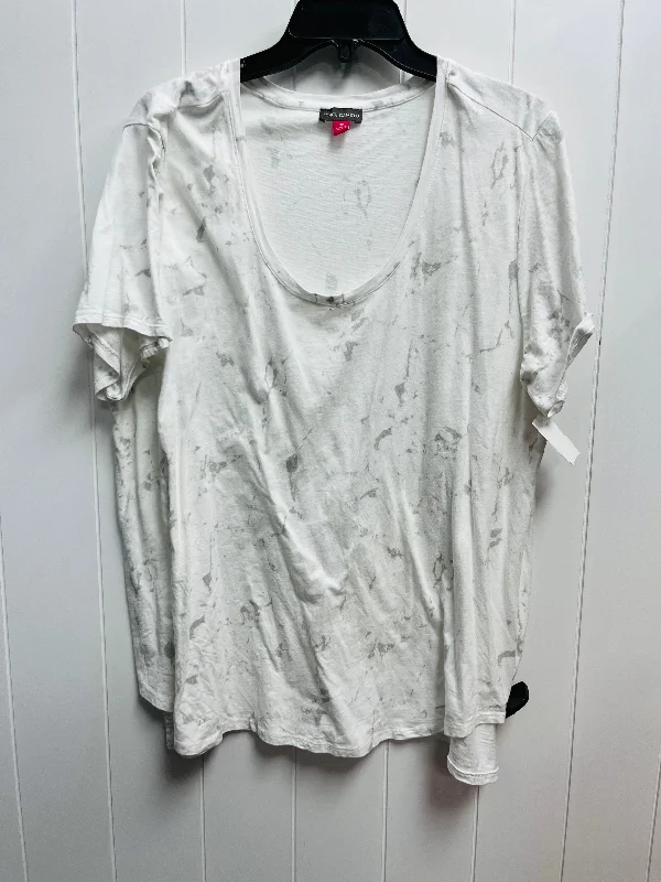Top Short Sleeve Basic By Vince Camuto In Grey & White, Size: 3x British Gentleman Style