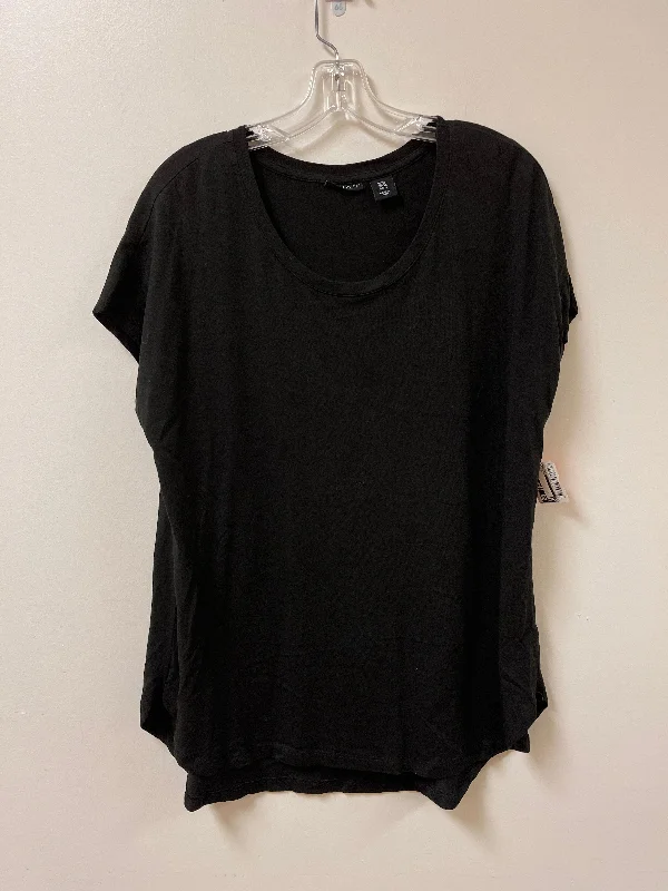 Top Short Sleeve By T Tahari In Black, Size: 1x Tailored