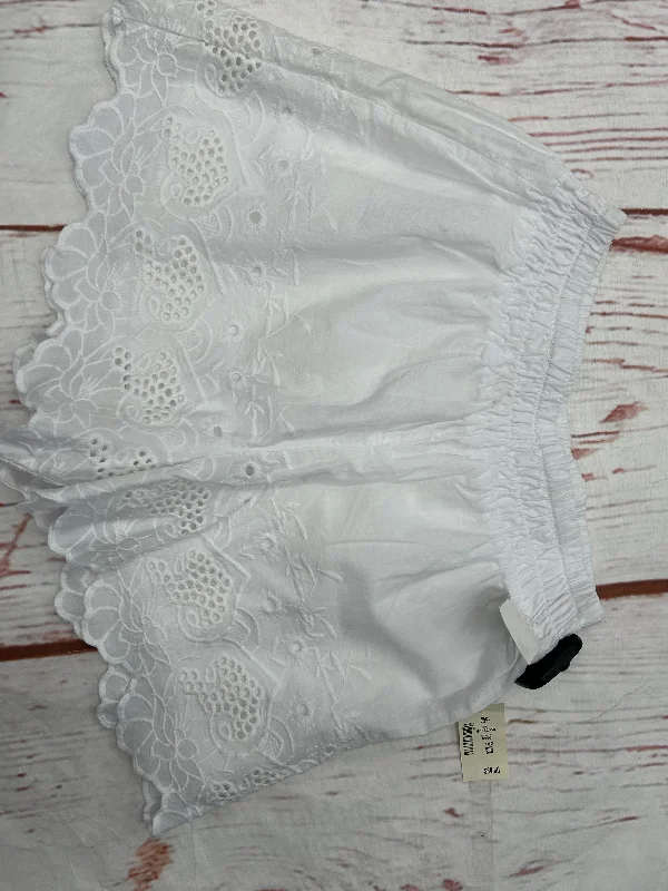 Shorts By Live Love Dream In White, Size: S Trendy Men's Bucket