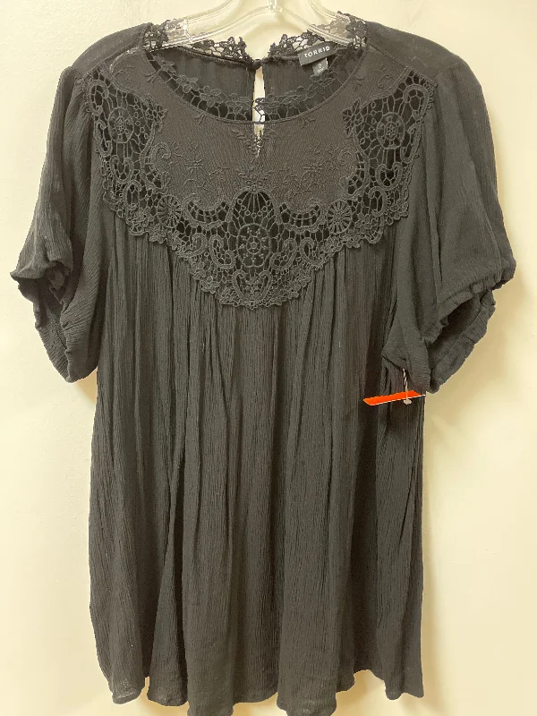 Top Short Sleeve By Torrid In Black, Size: 2x Artistic Men's Hand